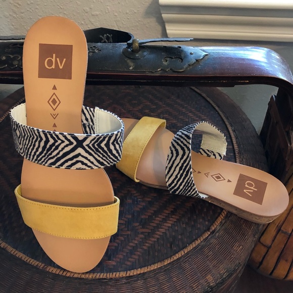 Sandals with yellow and animal print.  S17 - Picture 4 of 6